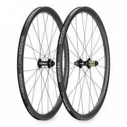 438 DXC Juego de Ruedas - RD/THIRTY5 by Novatec® - 28" | Carbon | Clincher